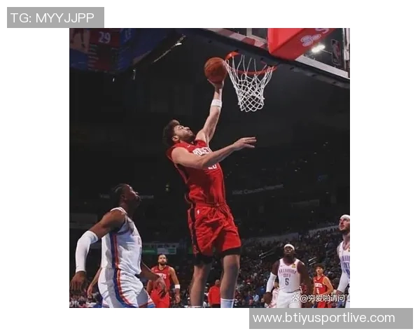 申京与亚当斯默契配合卡佩拉迅速融入双塔战术体系 申京与亚当斯默契配合卡佩拉迅速融入双塔战术体系