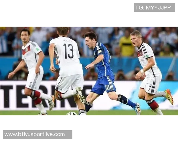 穆勒谈总决赛对决:击败GOAT梅西是无与伦比的荣耀 穆勒谈总决赛对决:击败GOAT梅西是无与伦比的荣耀