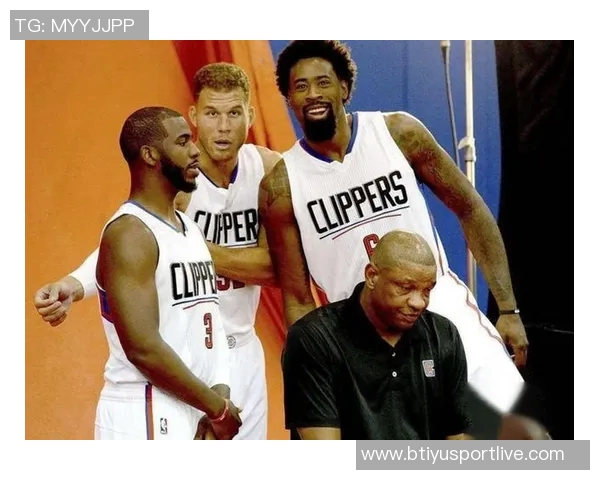 肯尼感恩父亲与哥哥助力夺冠巴克利建议赠送大梦冠军戒指