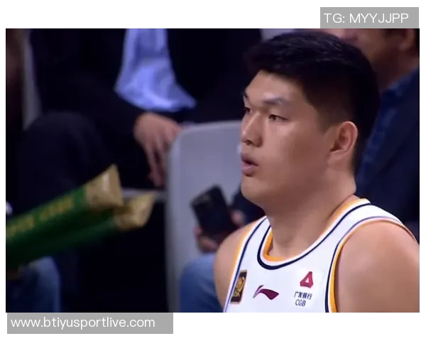 媒体人点评徐昕表现出色刘传兴则显得逊色不已 媒体人点评徐昕表现出色刘传兴则显得逊色不已