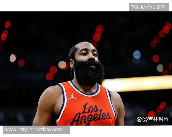 哈登谈球队首发调整探索有效组合不断优化无效阵容